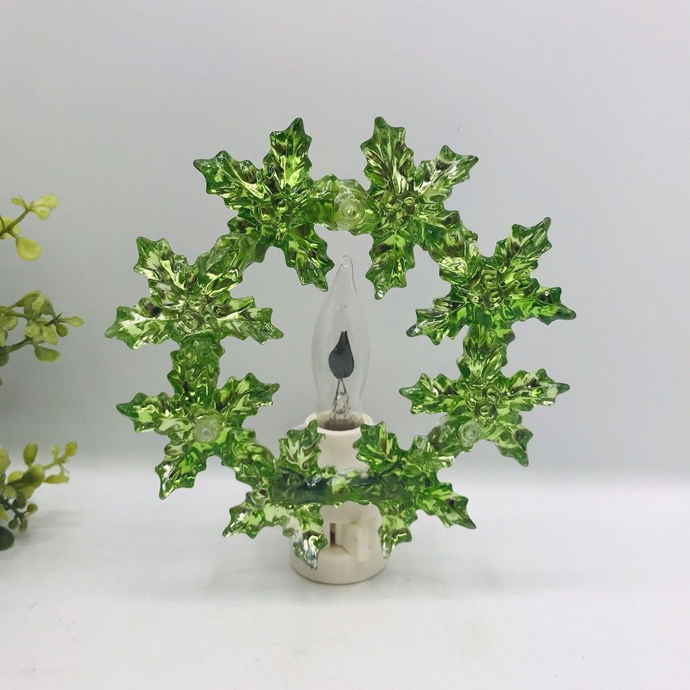 Holiday Wreath Night Light Green Flickering Light 5 inches